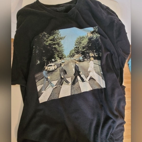 The Beatles "Abbey Road" In-Color Graphic Black Tee  (Unisex) - Size 2X - Picture 2 of 7
